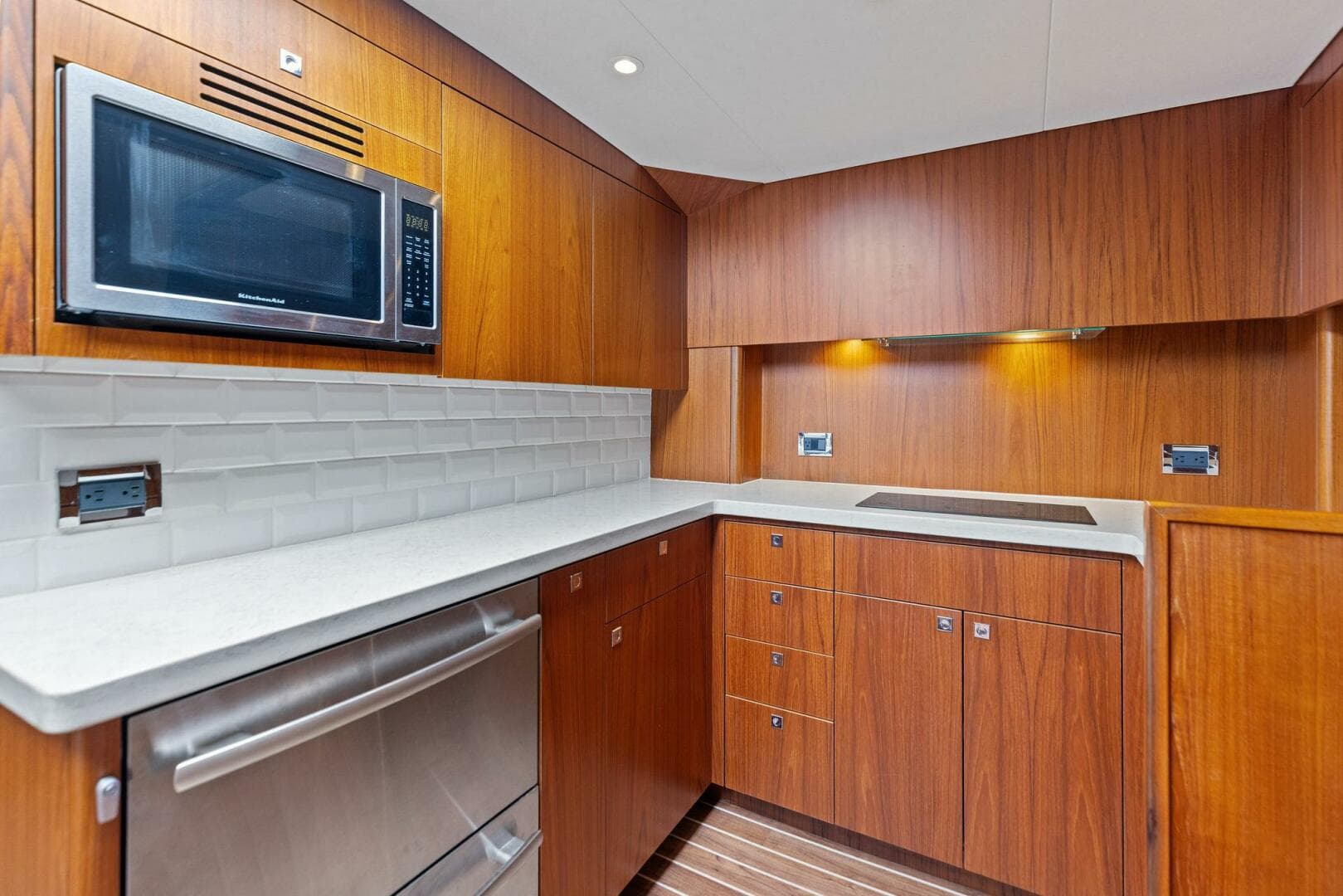 2016 Hatteras — photo 67