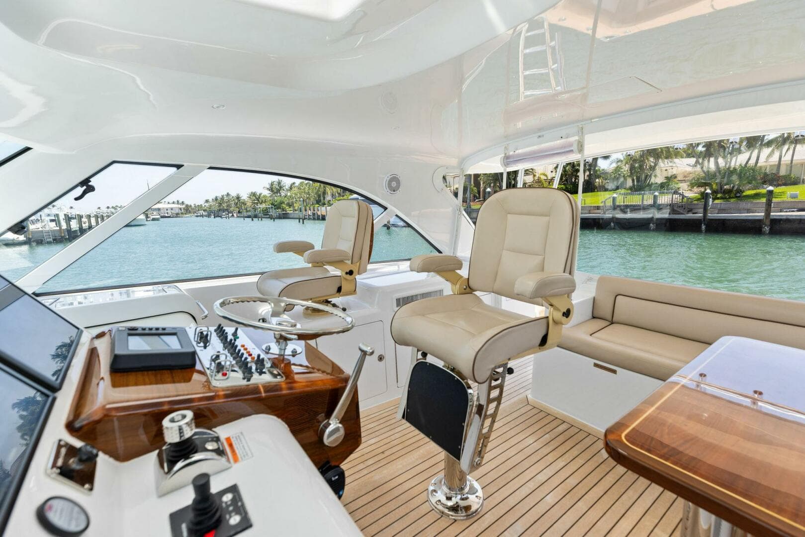 2016 Hatteras — photo 54