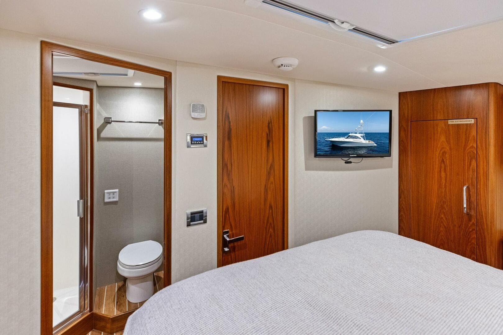 2016 Hatteras — photo 64