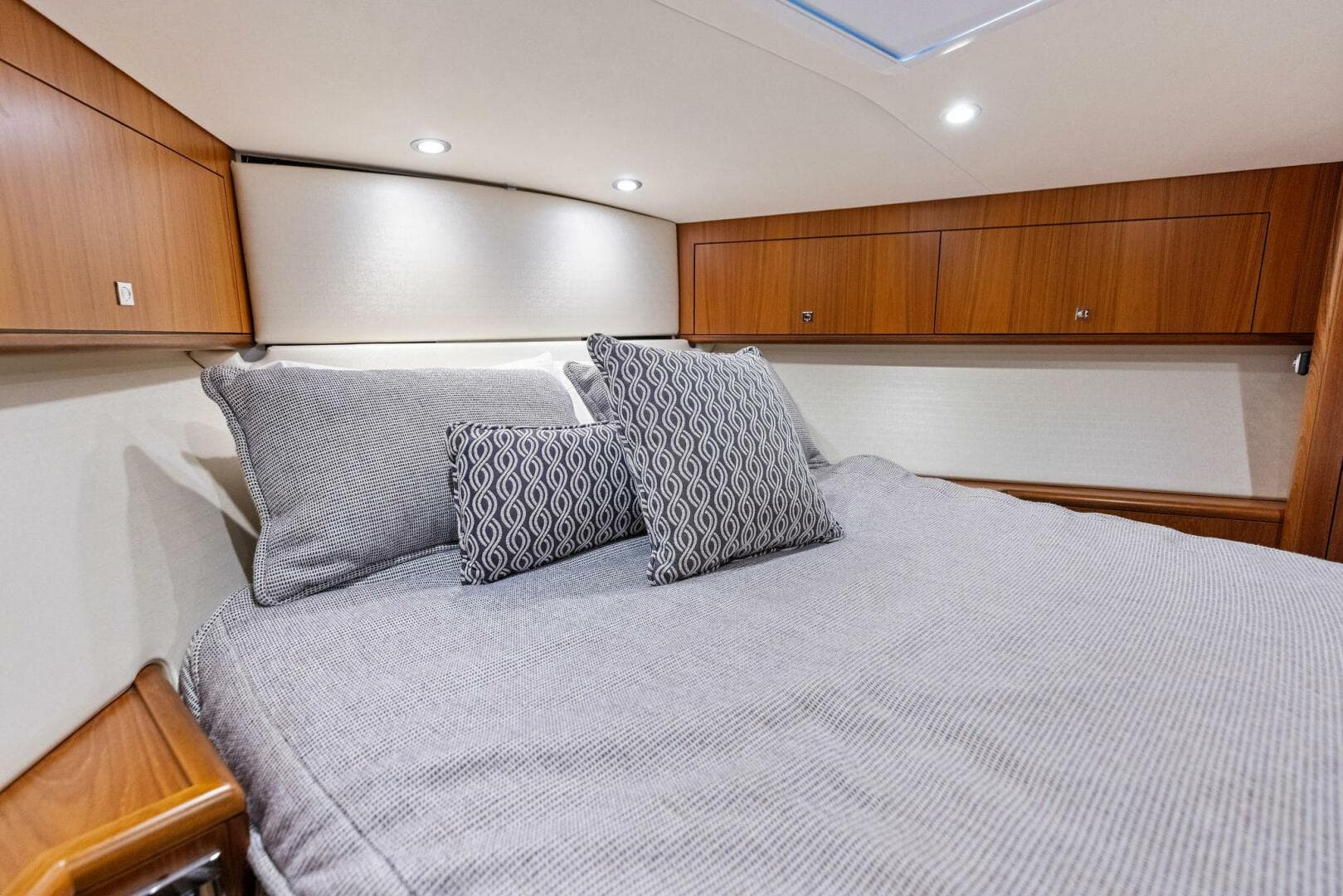 2016 Hatteras — photo 78