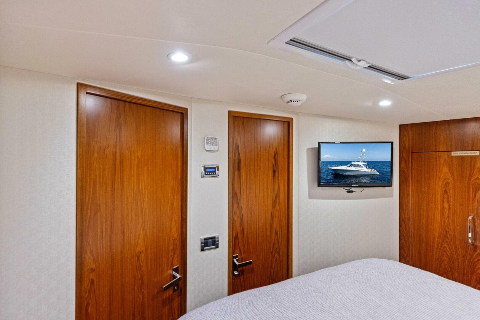 2016 Hatteras — photo 65