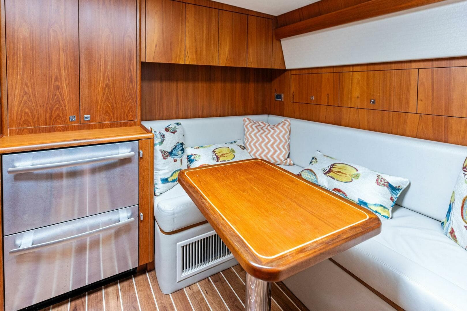 2016 Hatteras — photo 72