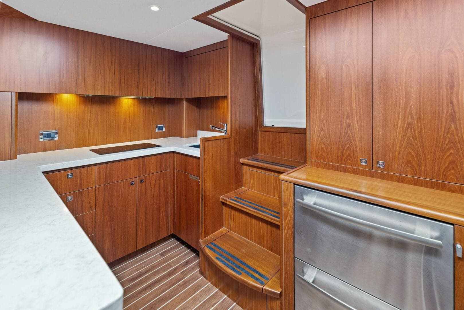 2016 Hatteras — photo 68