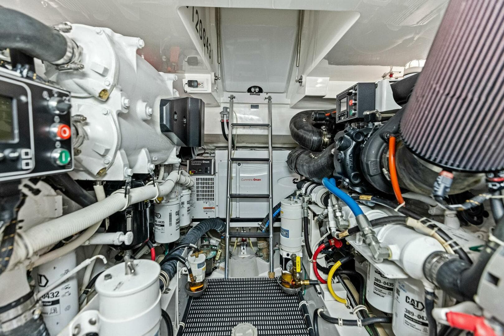 2016 Hatteras — photo 80