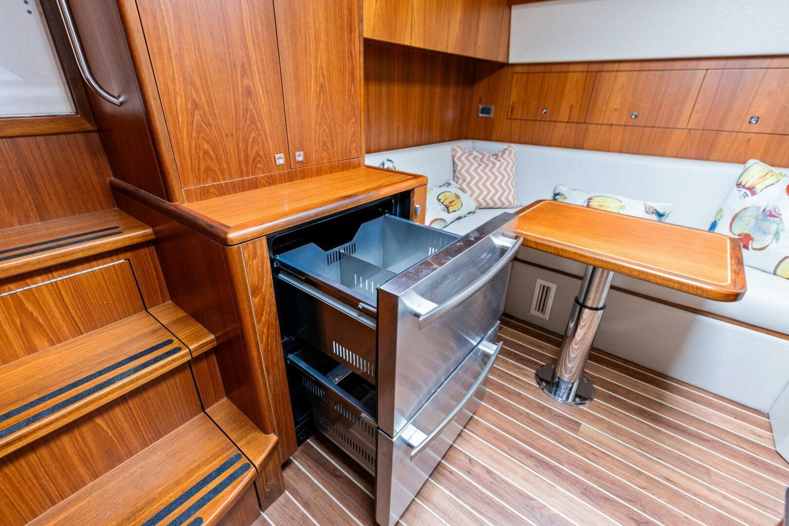 2016 Hatteras — photo 74