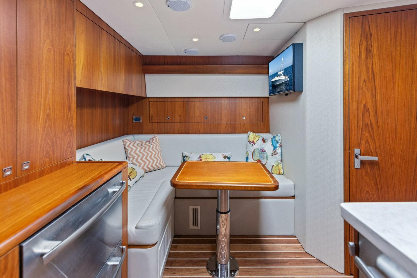 2016 Hatteras — photo 71