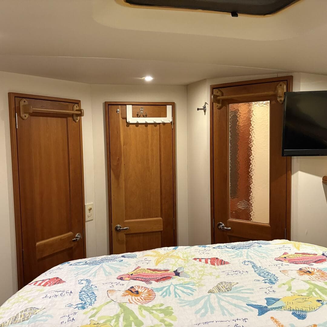 2001 Silverton 42 Convertible — photo 44