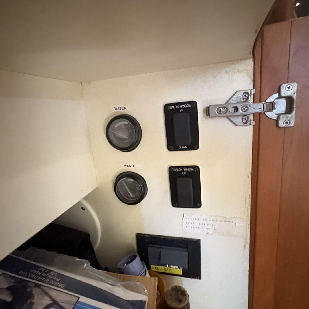 2001 Silverton 42 Convertible — photo 35