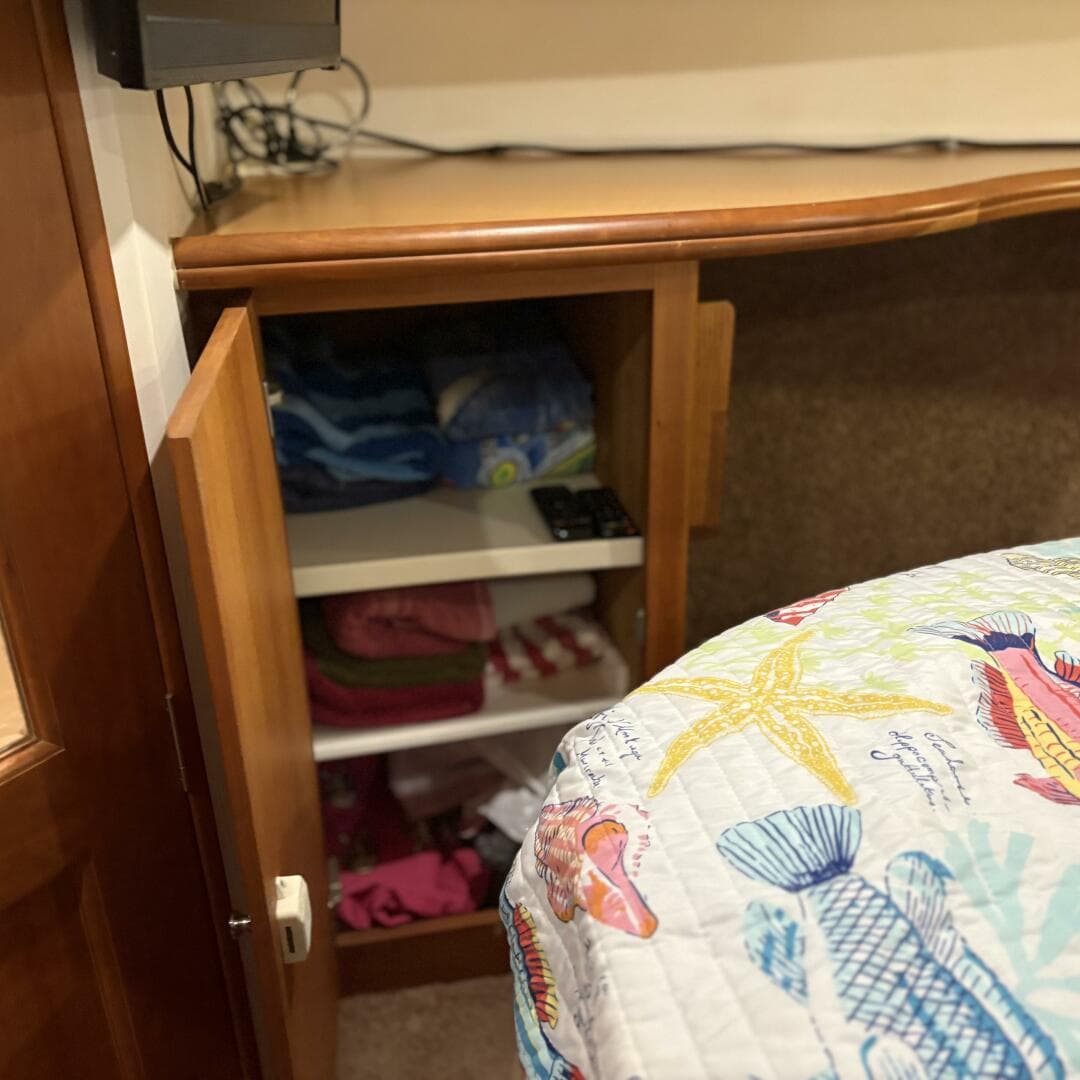 2001 Silverton 42 Convertible — photo 41