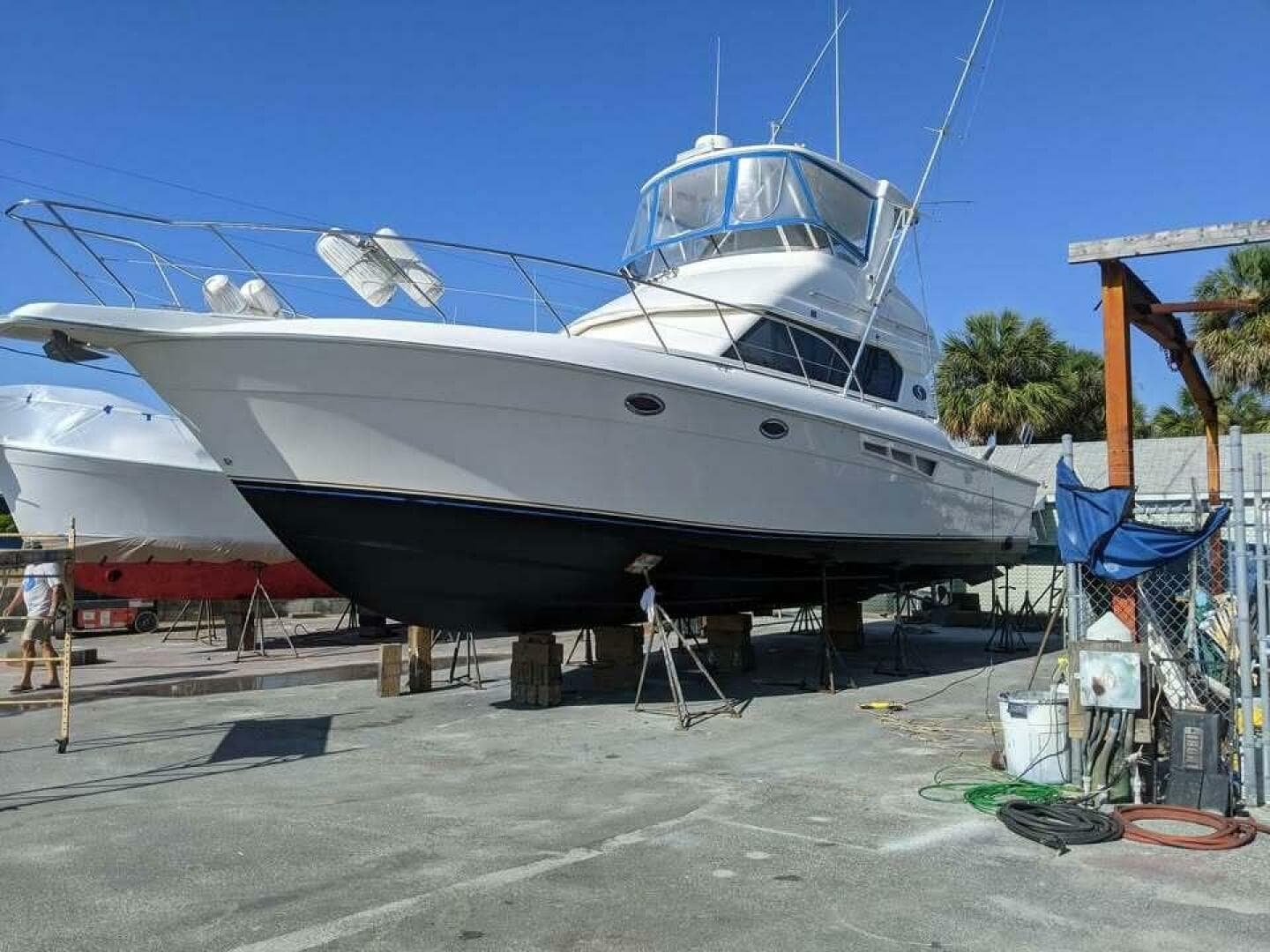 2001 Silverton 42 Convertible — photo 3