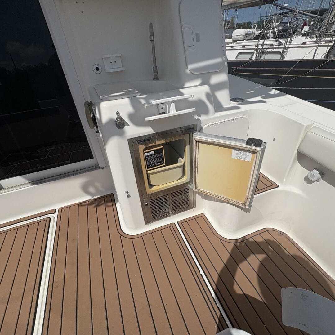 2001 Silverton 42 Convertible — photo 12