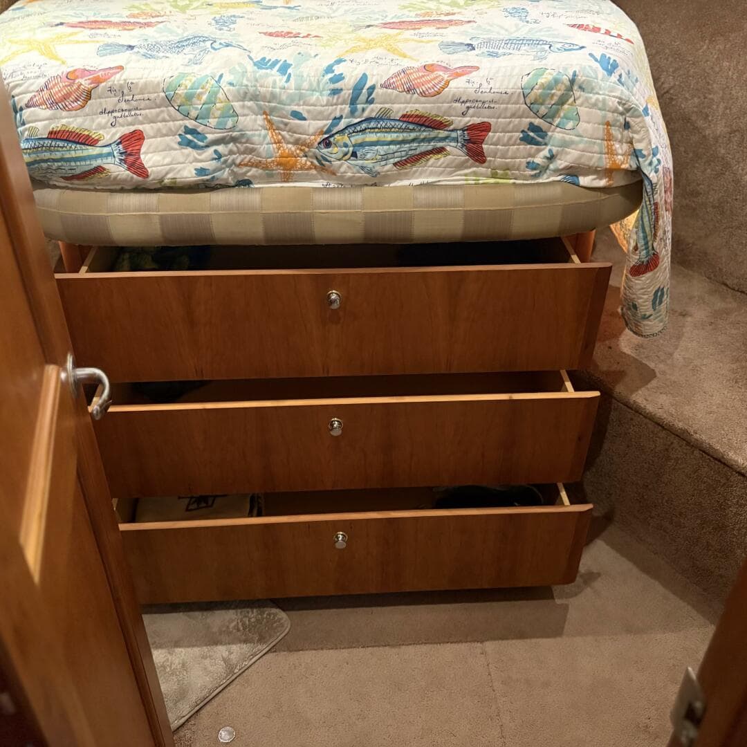 2001 Silverton 42 Convertible — photo 39