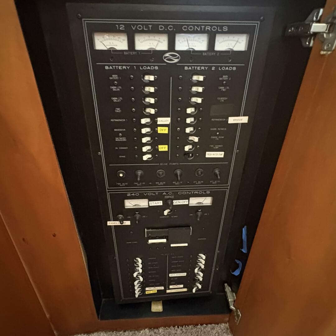 2001 Silverton 42 Convertible — photo 34