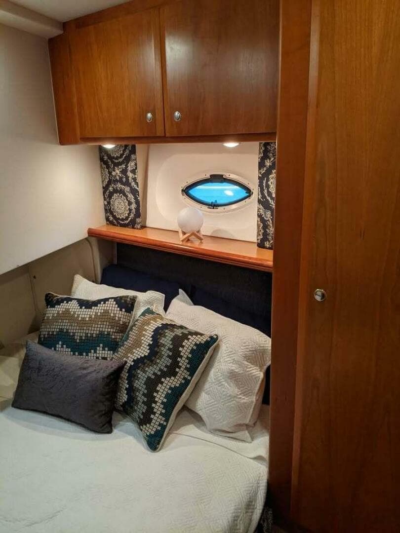 2001 Silverton 42 Convertible — photo 25