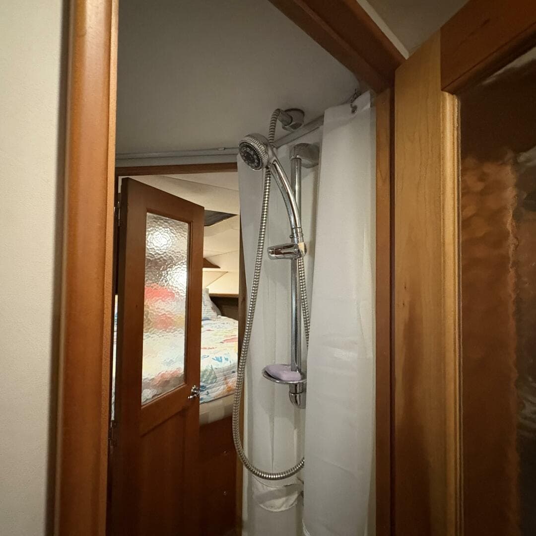 2001 Silverton 42 Convertible — photo 45