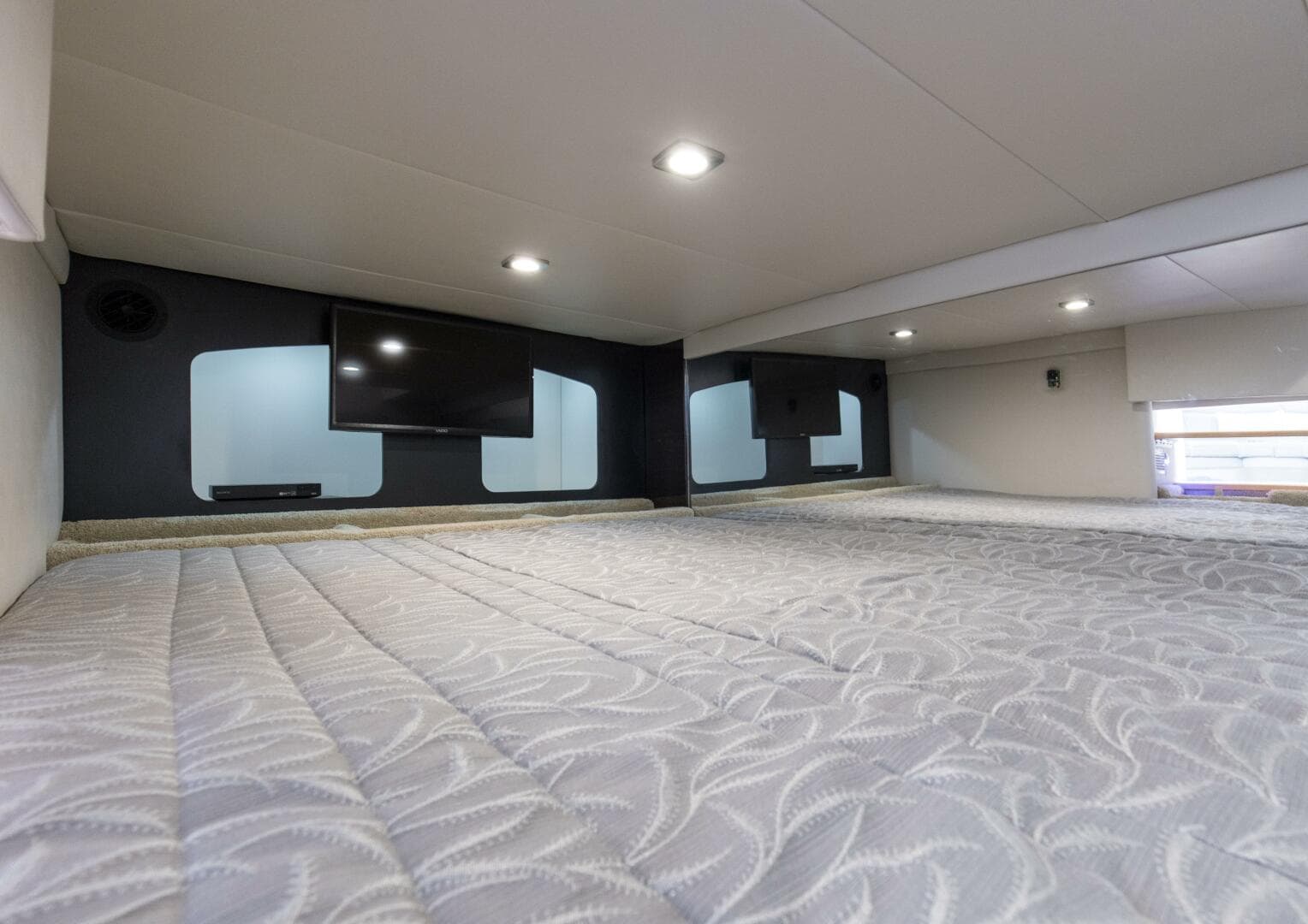 2017 Formula 370 Super Sport — photo 9