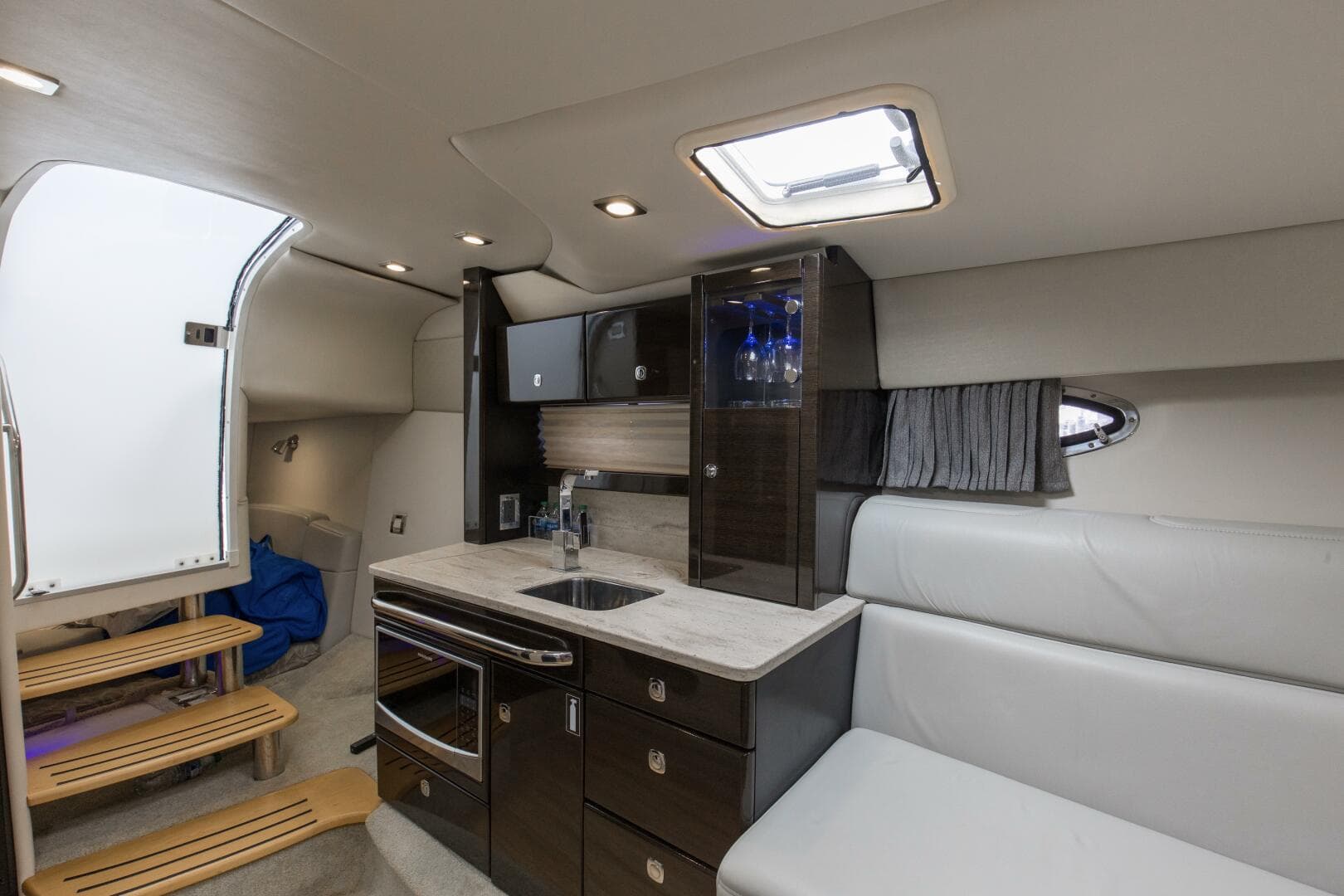 2017 Formula 370 Super Sport — photo 7