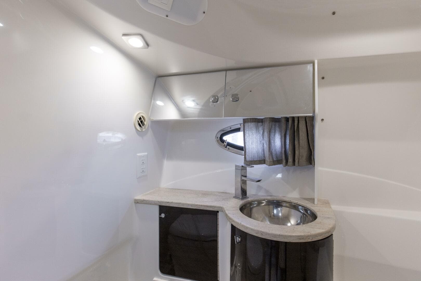 2017 Formula 370 Super Sport — photo 10