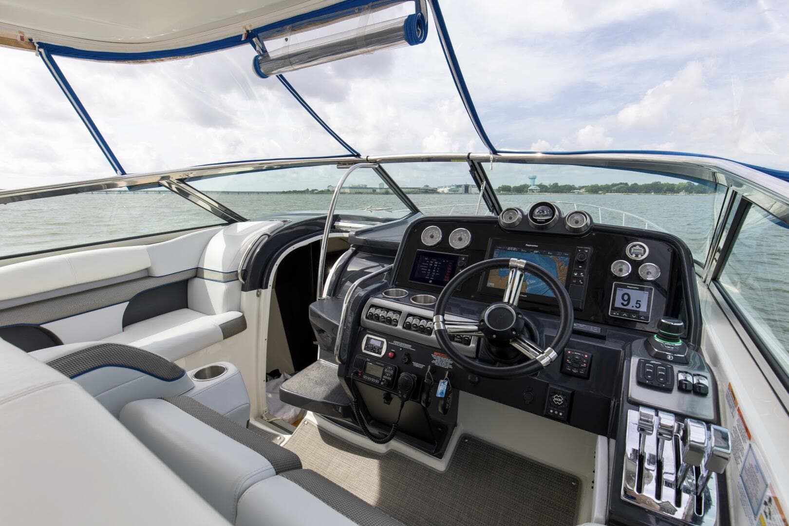 2017 Formula 370 Super Sport — photo 11