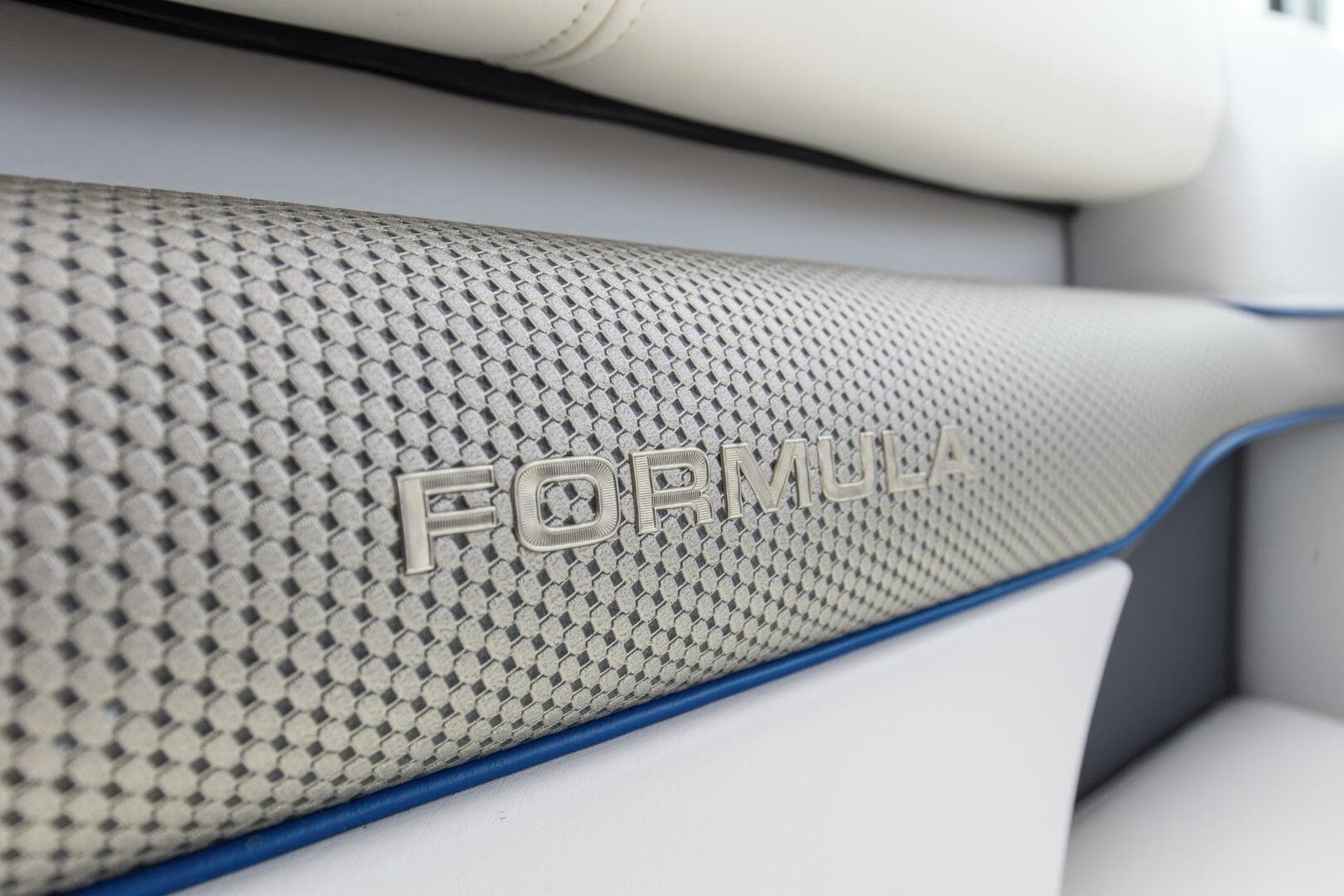 2017 Formula 370 Super Sport — photo 15