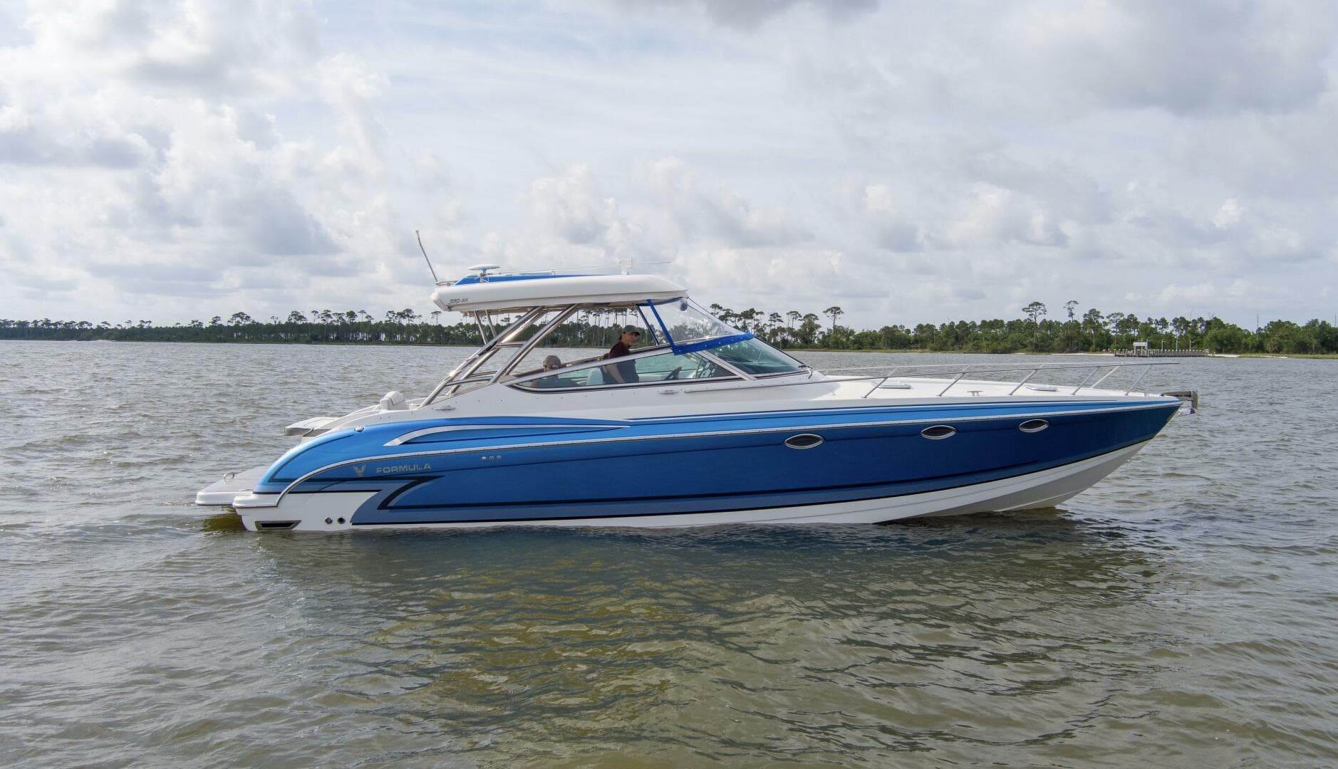 2017 Formula 370 Super Sport — photo 25