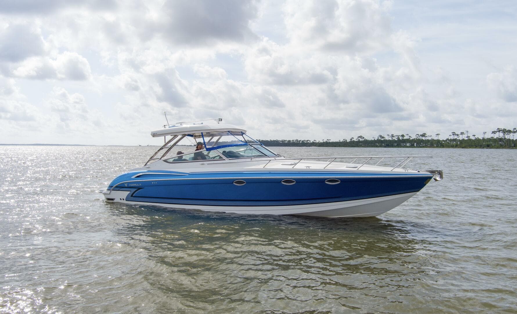 2017 Formula 370 Super Sport — photo 26