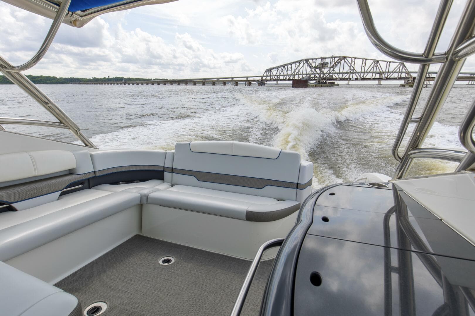 2017 Formula 370 Super Sport — photo 14