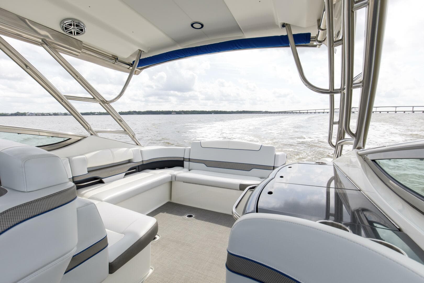 2017 Formula 370 Super Sport — photo 4