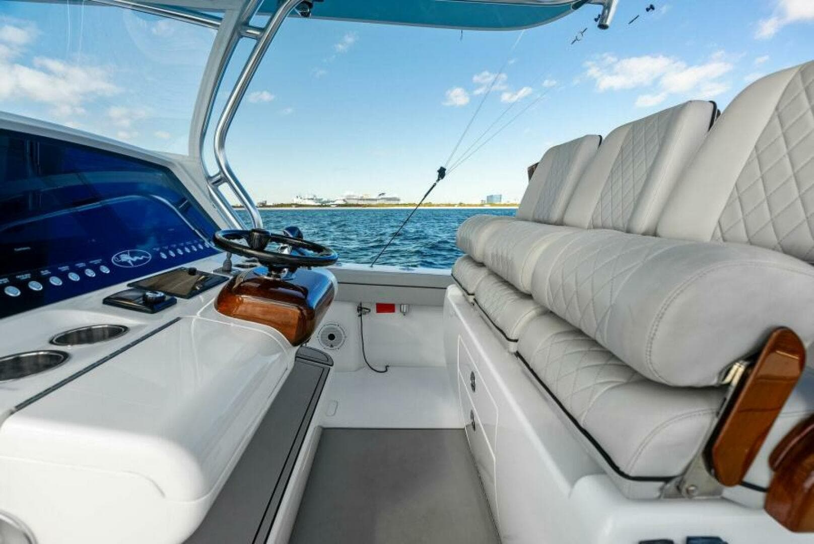 2021 Valhalla Boatworks V-37 — photo 2