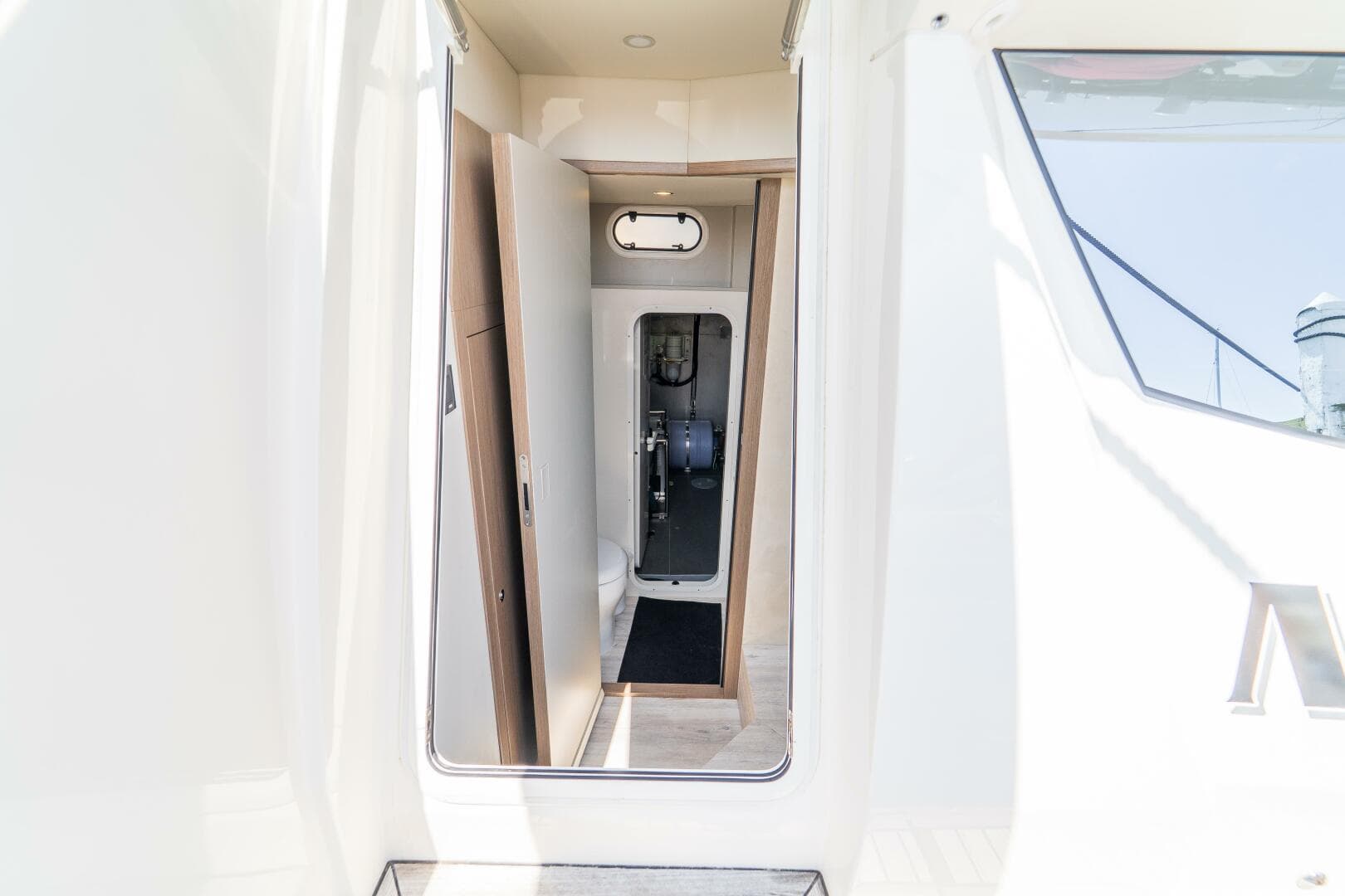 2023 Absolute 62 Fly — photo 31