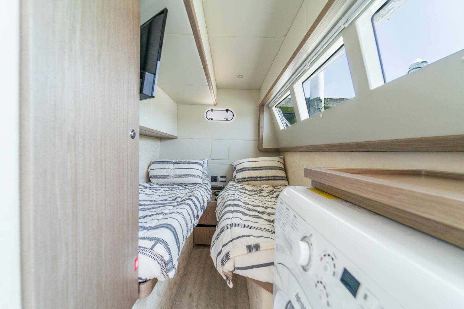 2023 Absolute 62 Fly — photo 38