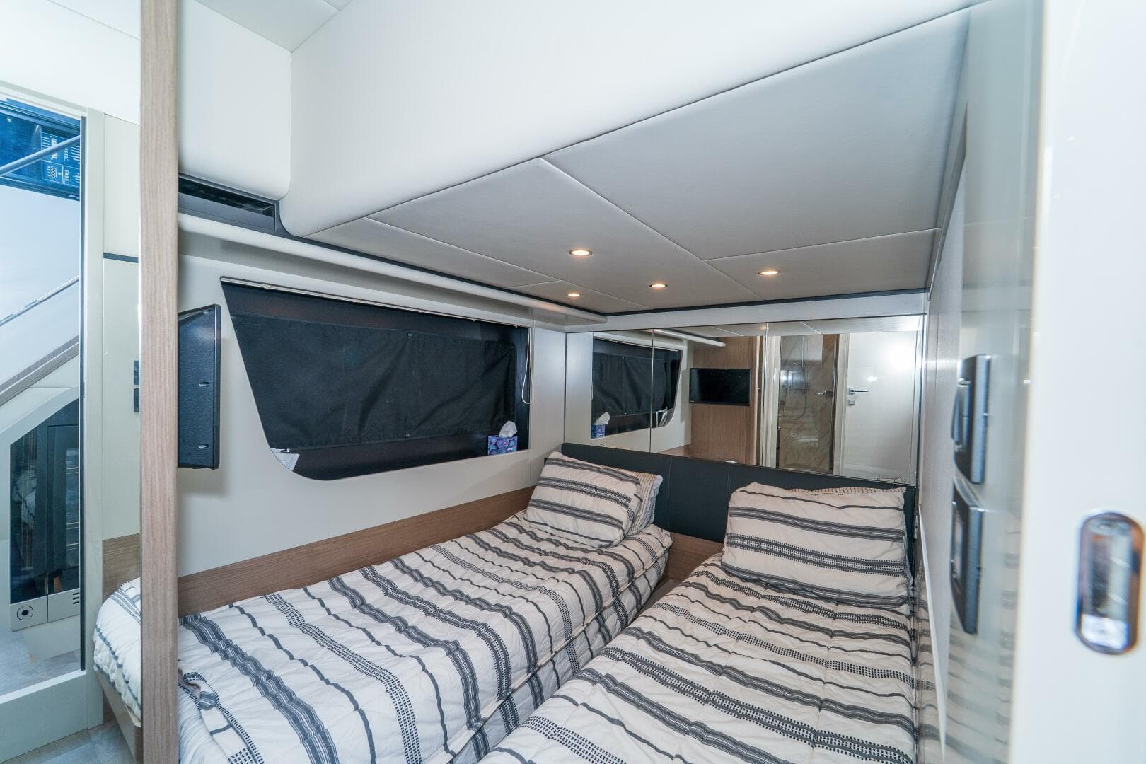 2023 Absolute 62 Fly — photo 40