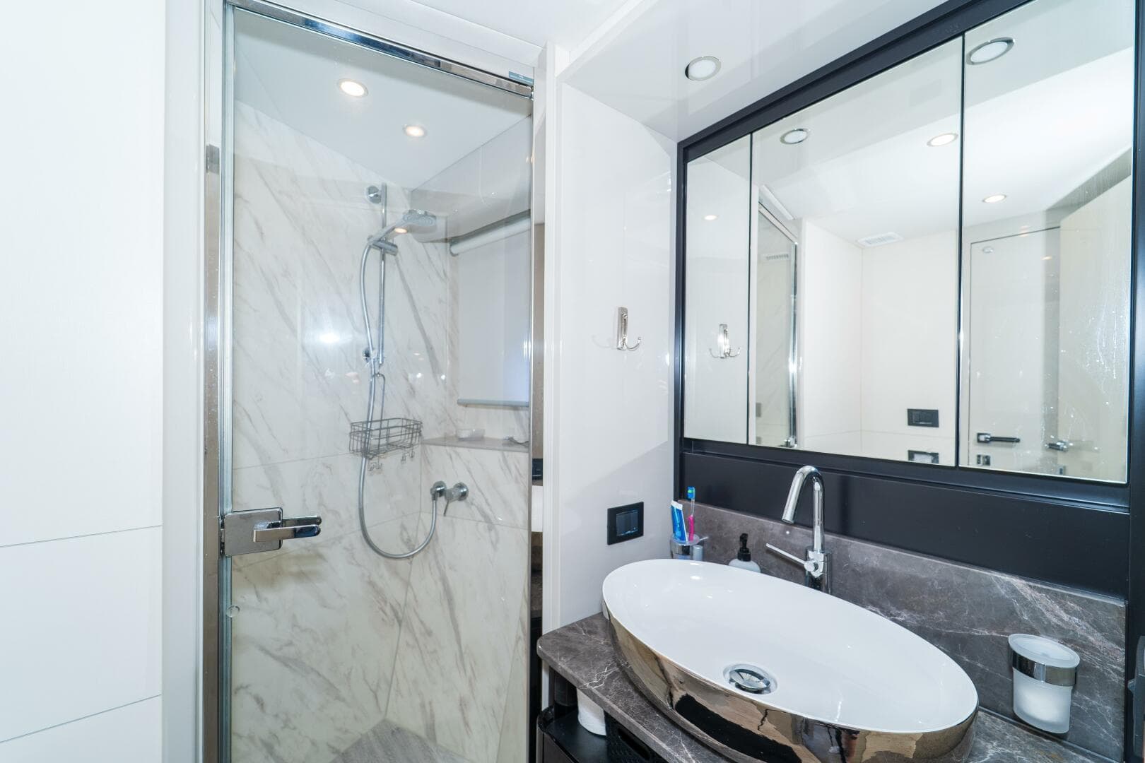 2023 Absolute 62 Fly — photo 43