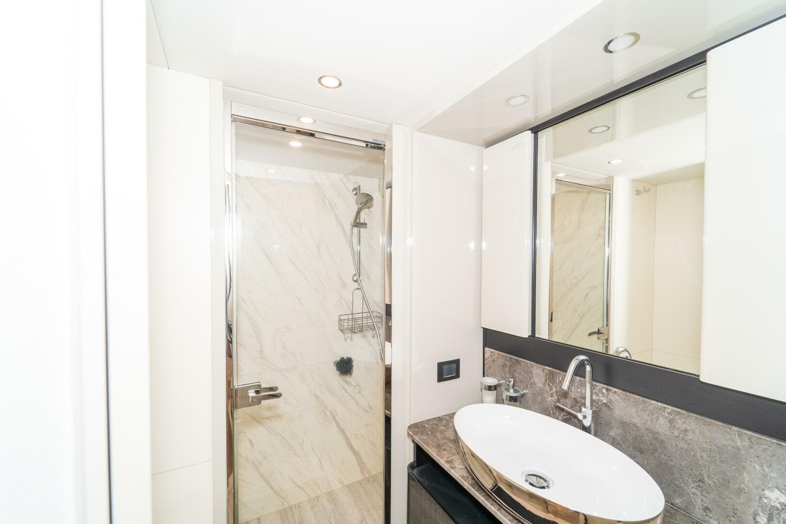 2023 Absolute 62 Fly — photo 45