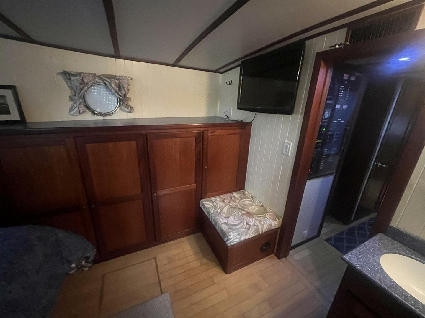 2001 Great Harbour 47 — photo 65