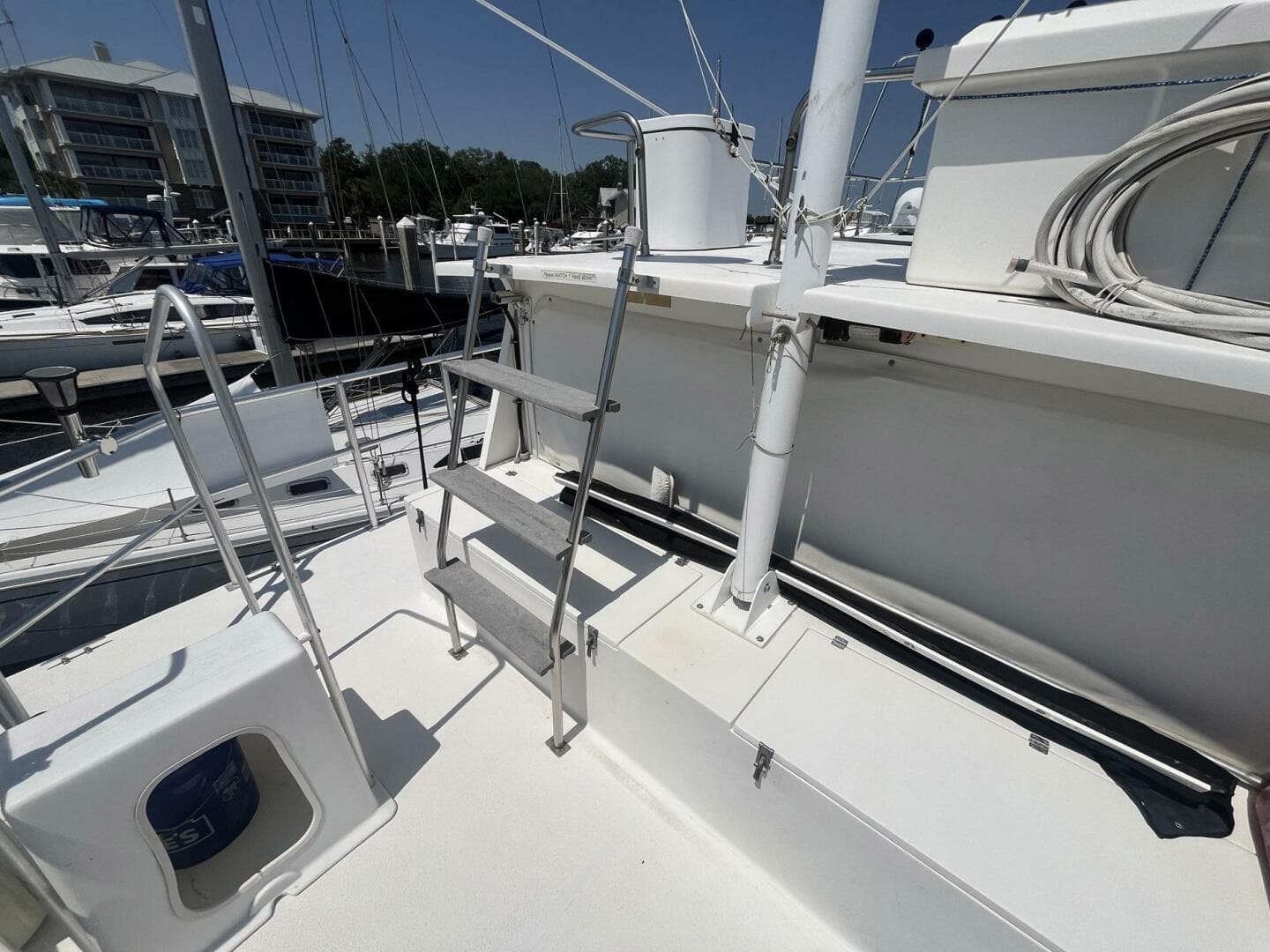 2001 Great Harbour 47 — photo 32