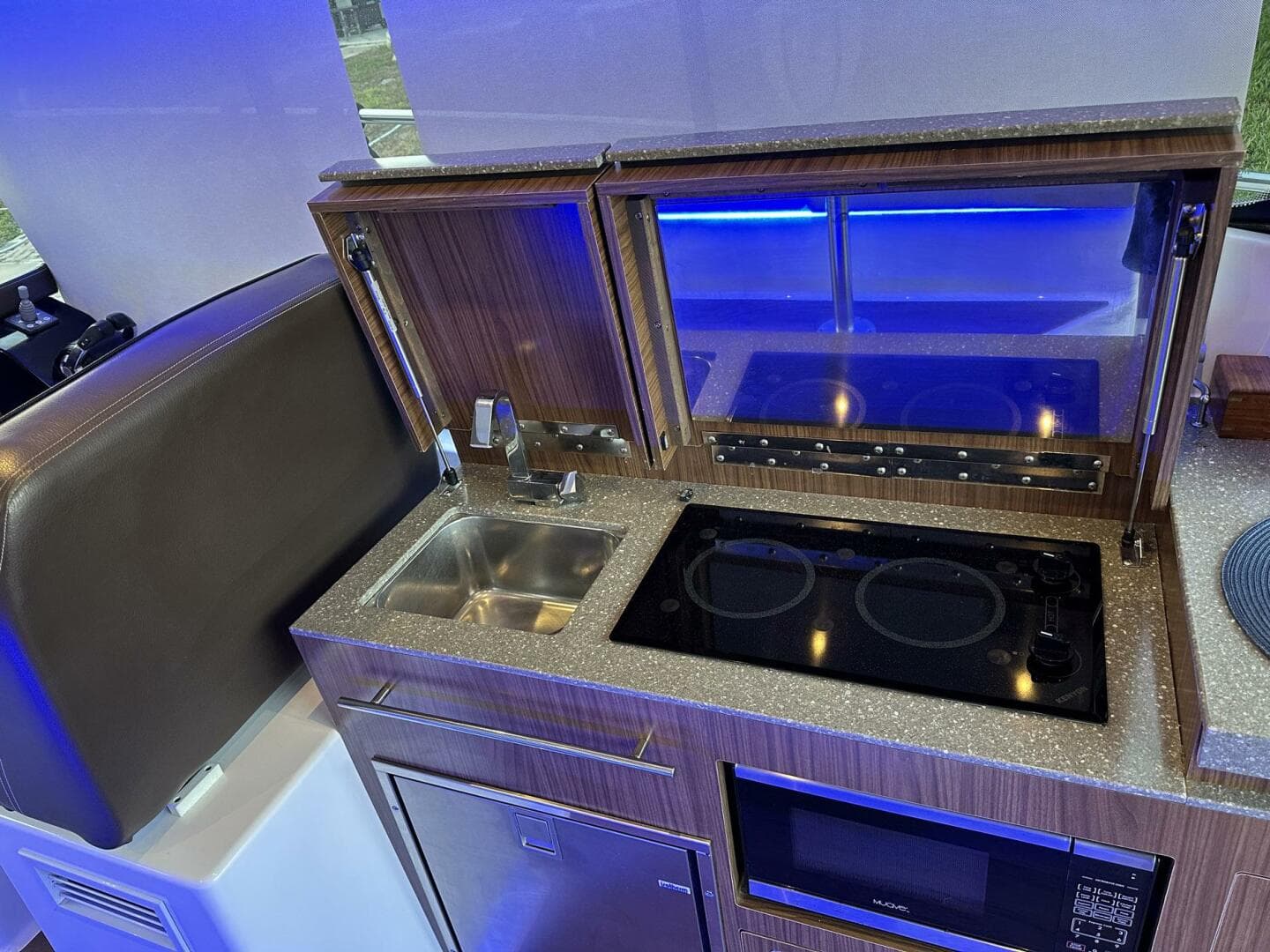 2020 Four Winns Vista 355 Coupe — photo 30