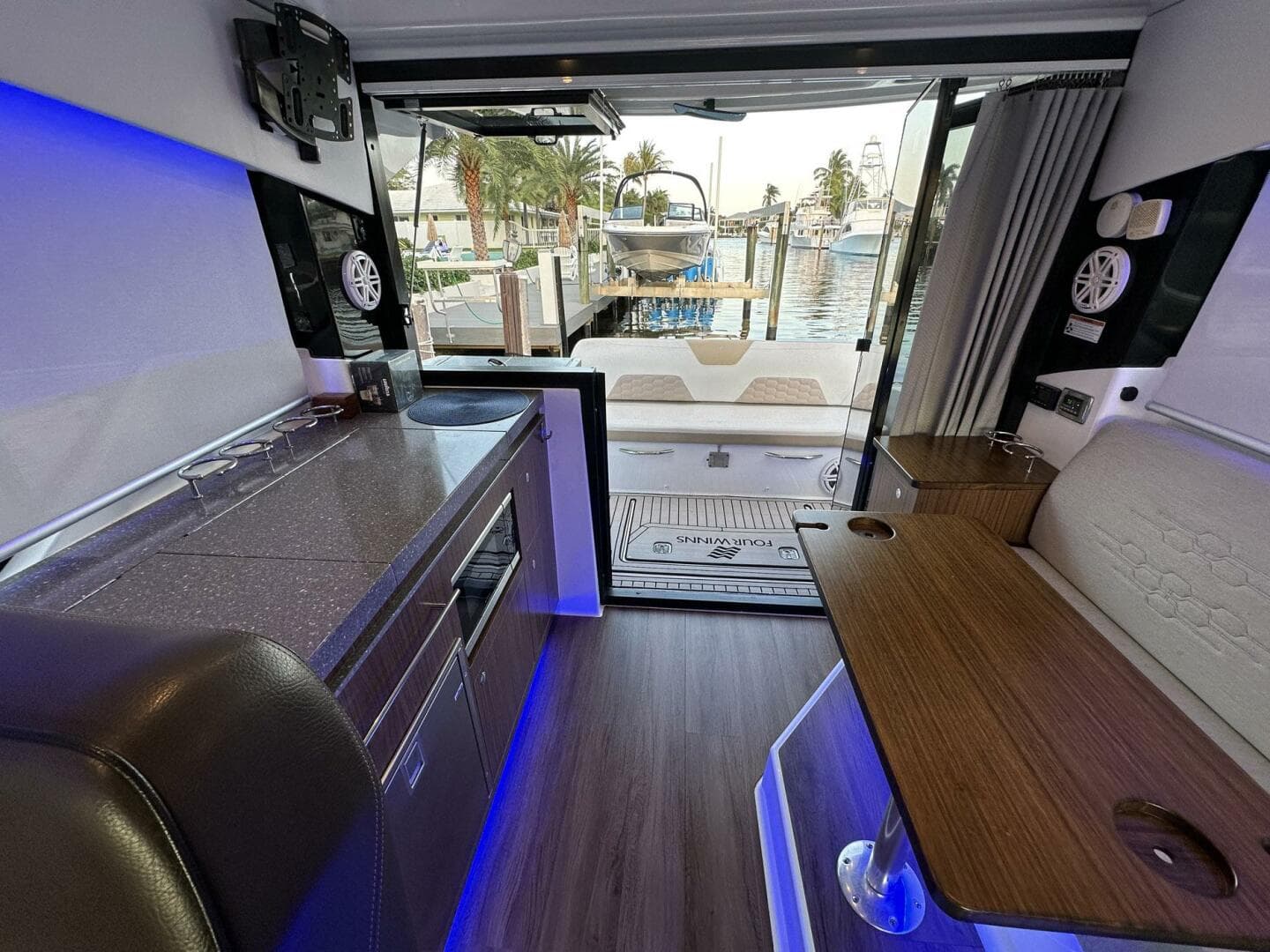 2020 Four Winns Vista 355 Coupe — photo 20