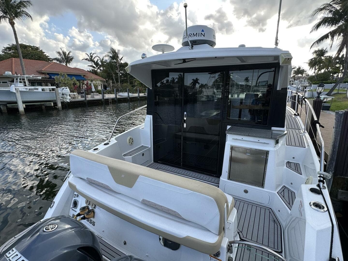 2020 Four Winns Vista 355 Coupe — photo 7