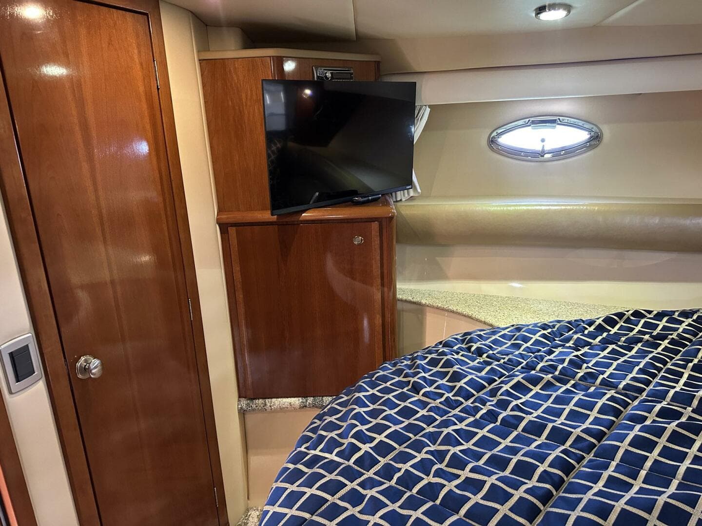 2007 Meridian 411 Sedan Bridge — photo 20