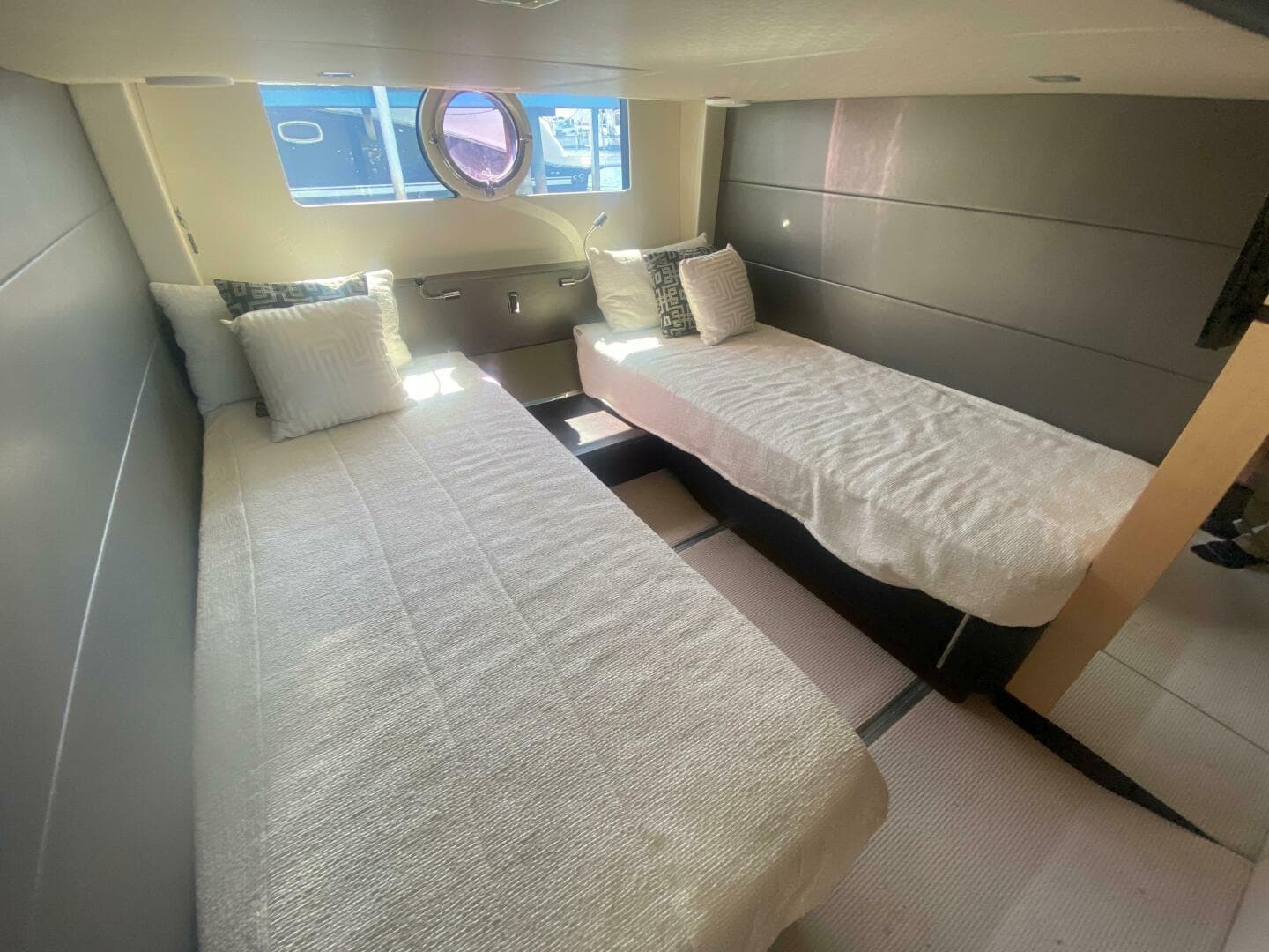 2013 Sunseeker 40 Portofino — photo 34