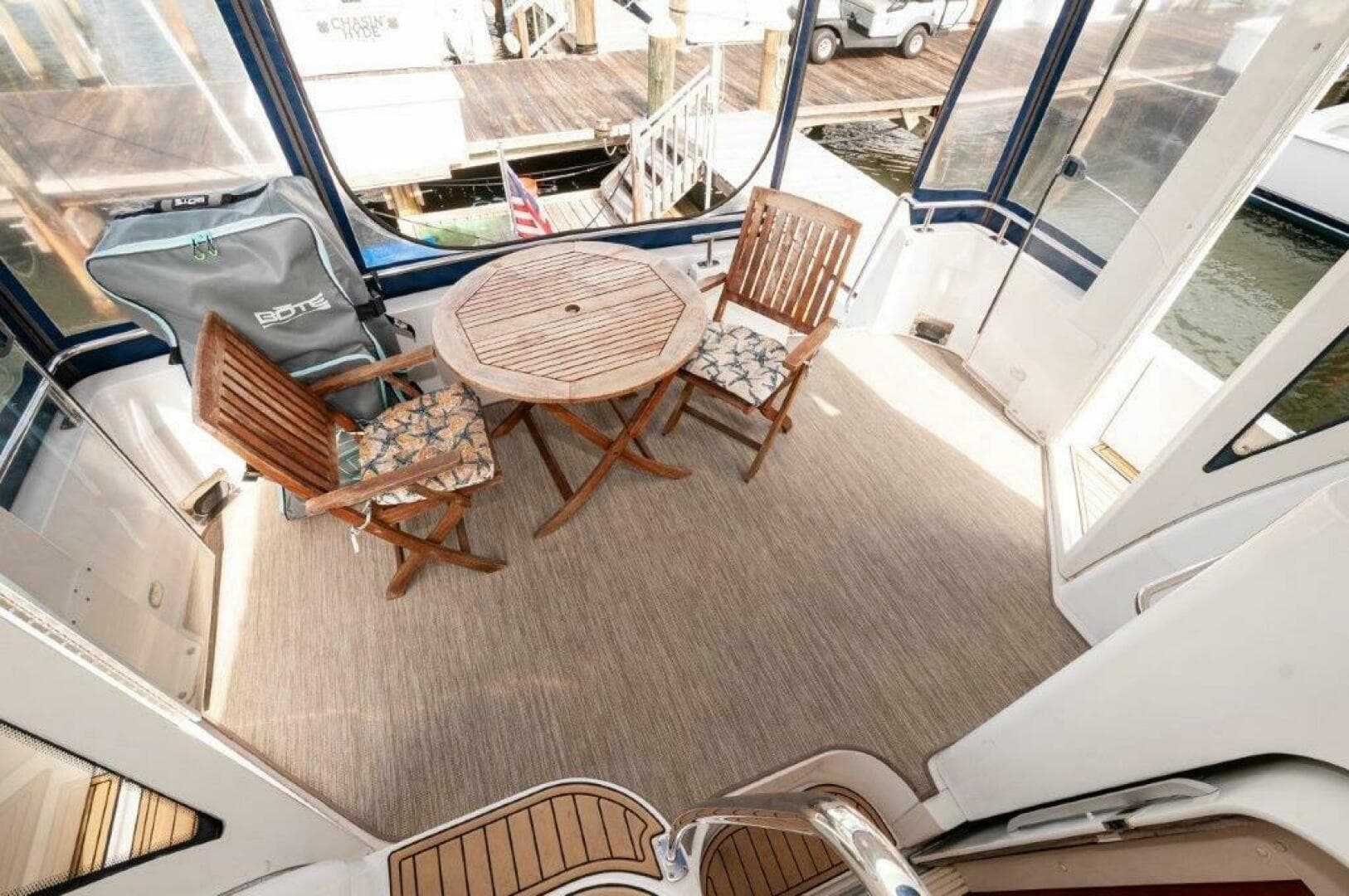 2002 Carver 444 Cockpit — photo 12