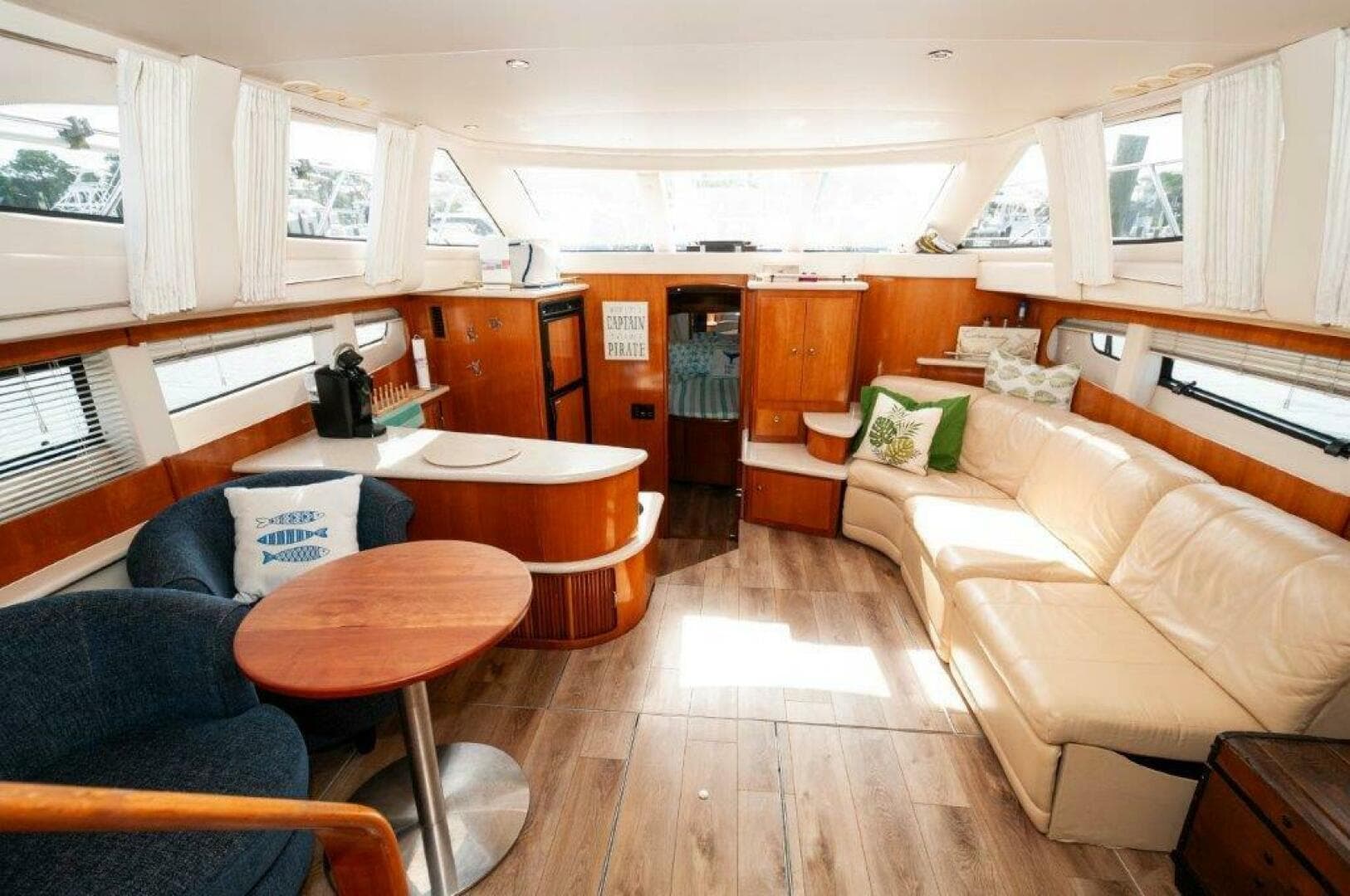 2002 Carver 444 Cockpit — photo 2