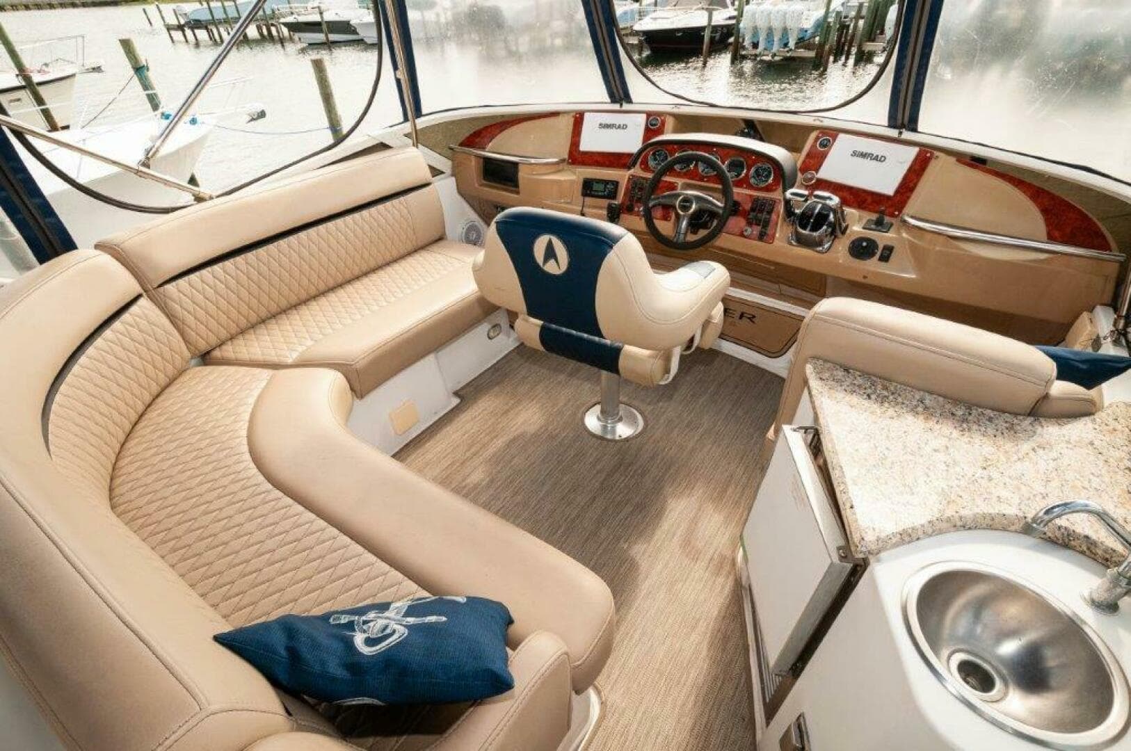 2002 Carver 444 Cockpit — photo 16