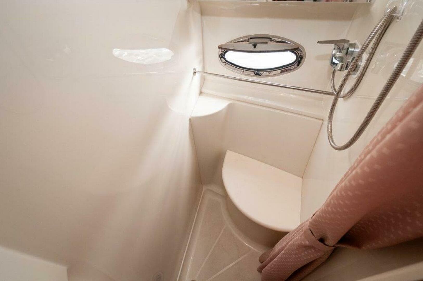 2002 Carver 444 Cockpit — photo 22