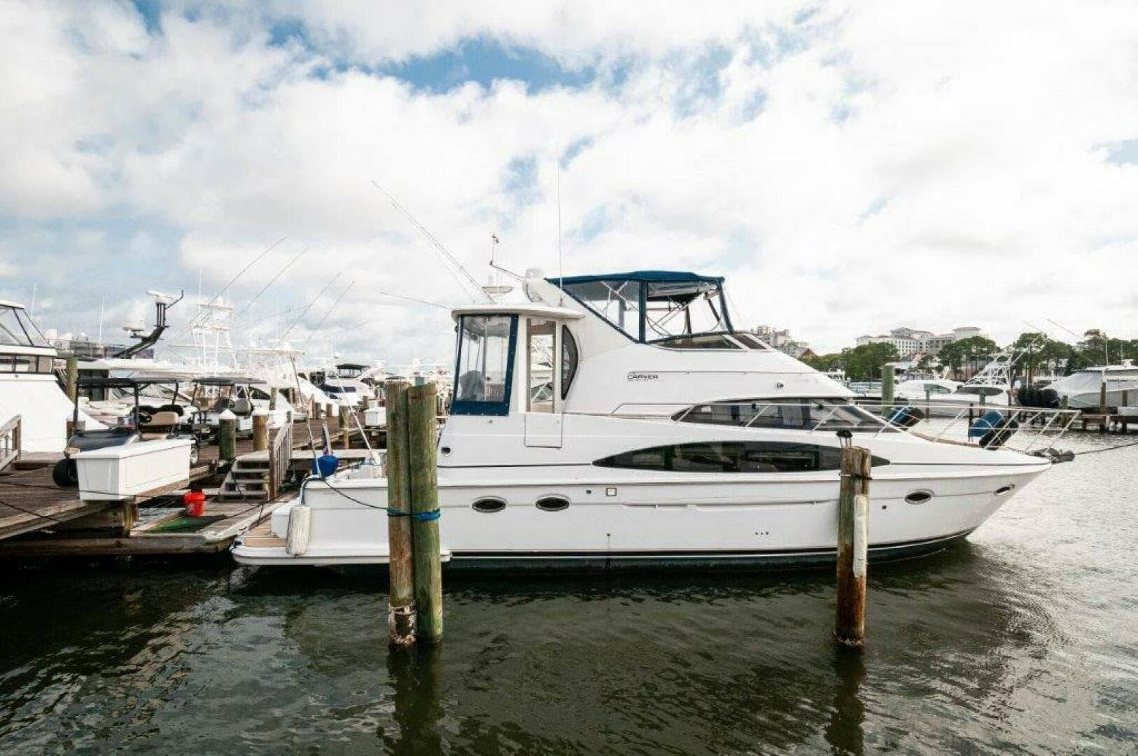 2002 Carver 444 Cockpit — photo 28