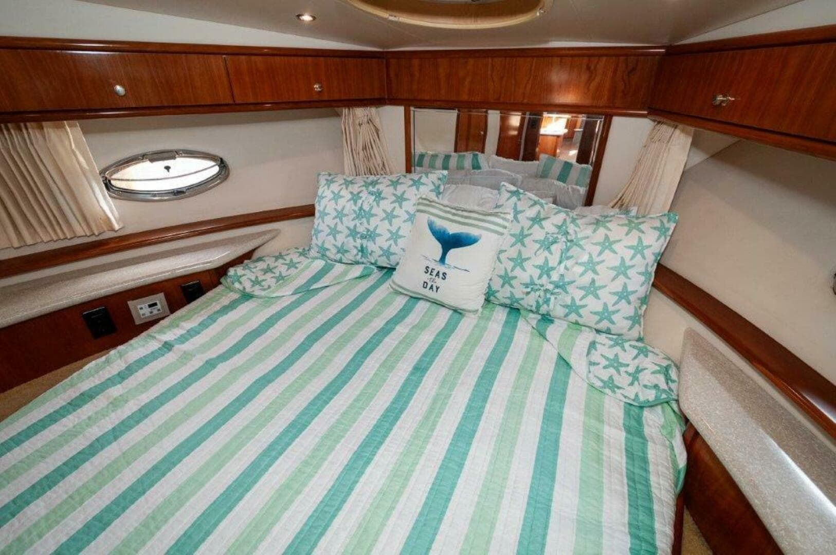 2002 Carver 444 Cockpit — photo 23