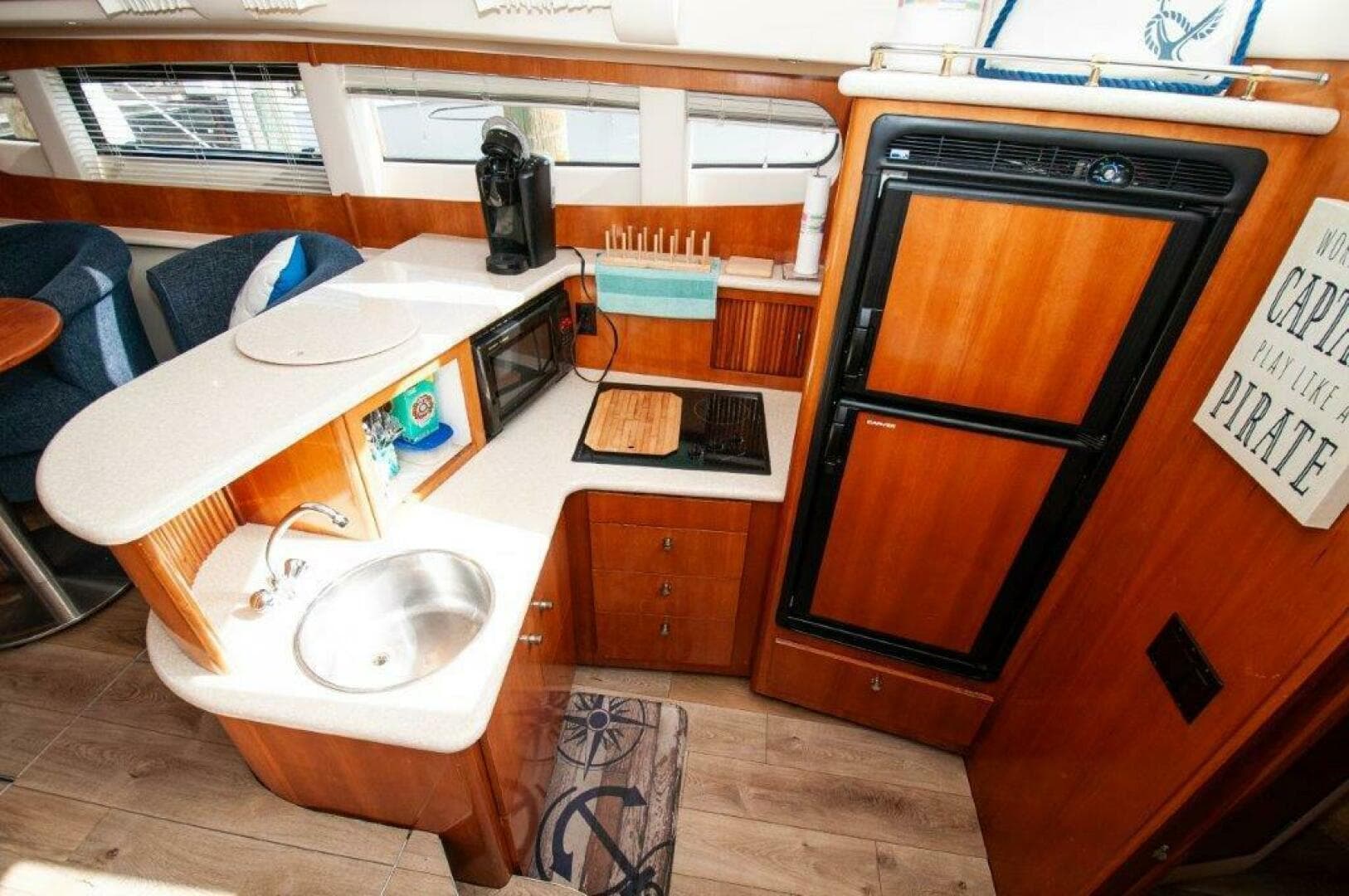 2002 Carver 444 Cockpit — photo 7