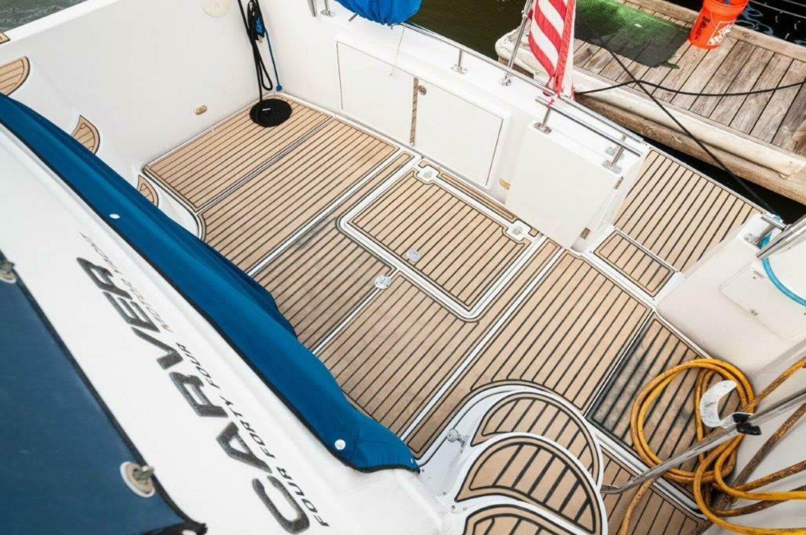 2002 Carver 444 Cockpit — photo 13