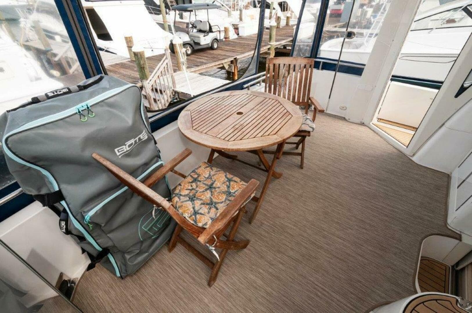 2002 Carver 444 Cockpit — photo 11